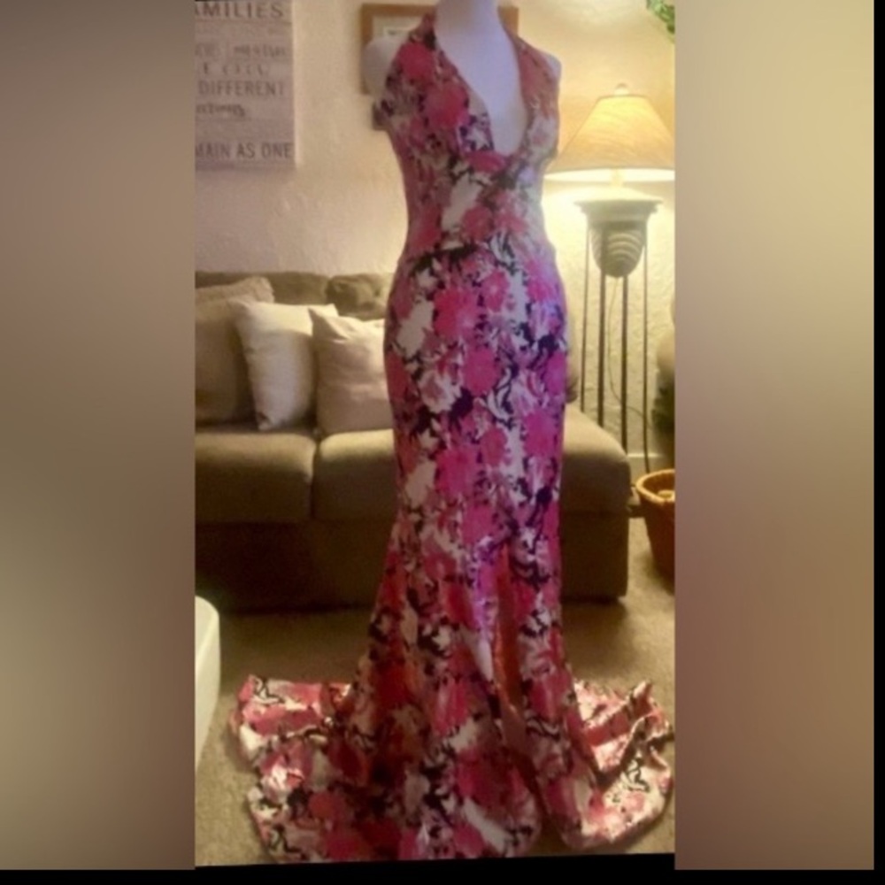Elegant Pink Floral Halter Designer Dress 🌺 - Picture 10 of 11